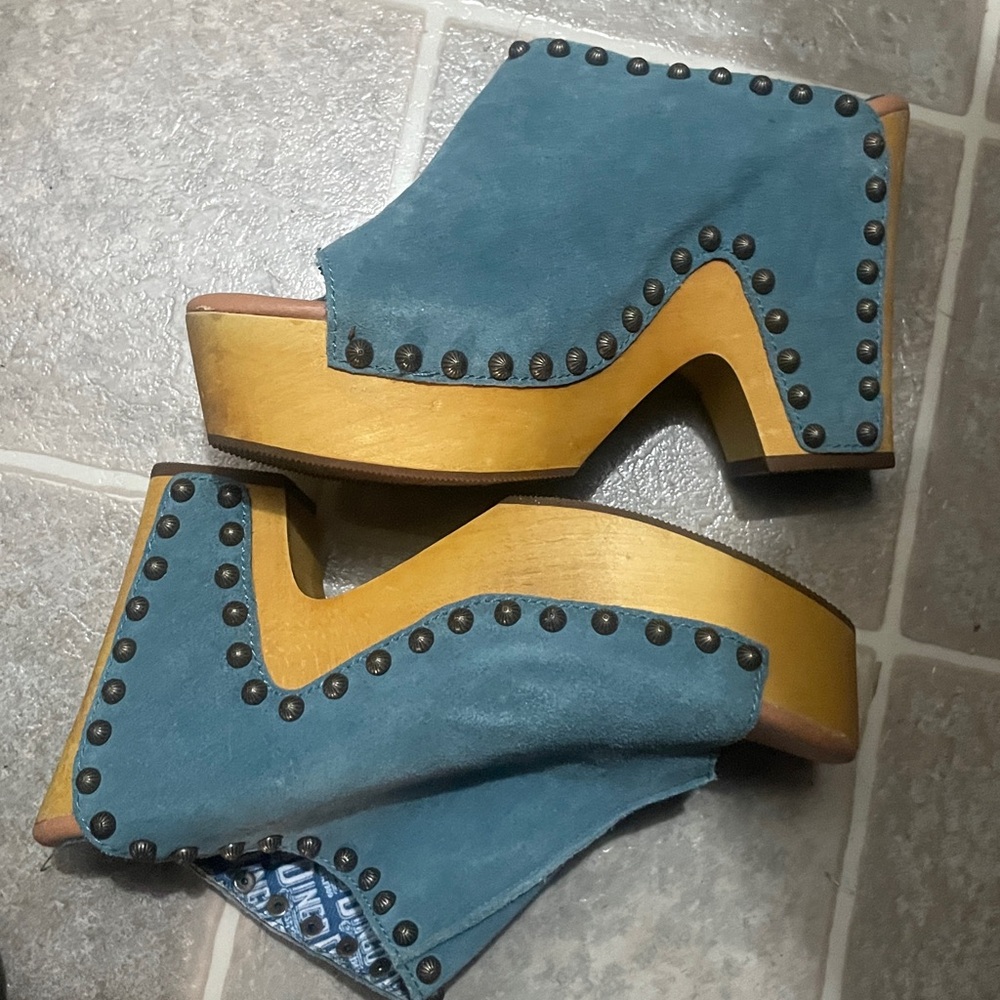 Stylish Blue and Yellow Women's Wedge Sandals - Picture 3 of 7